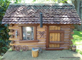 Miniature Dollhouse Log Cabin